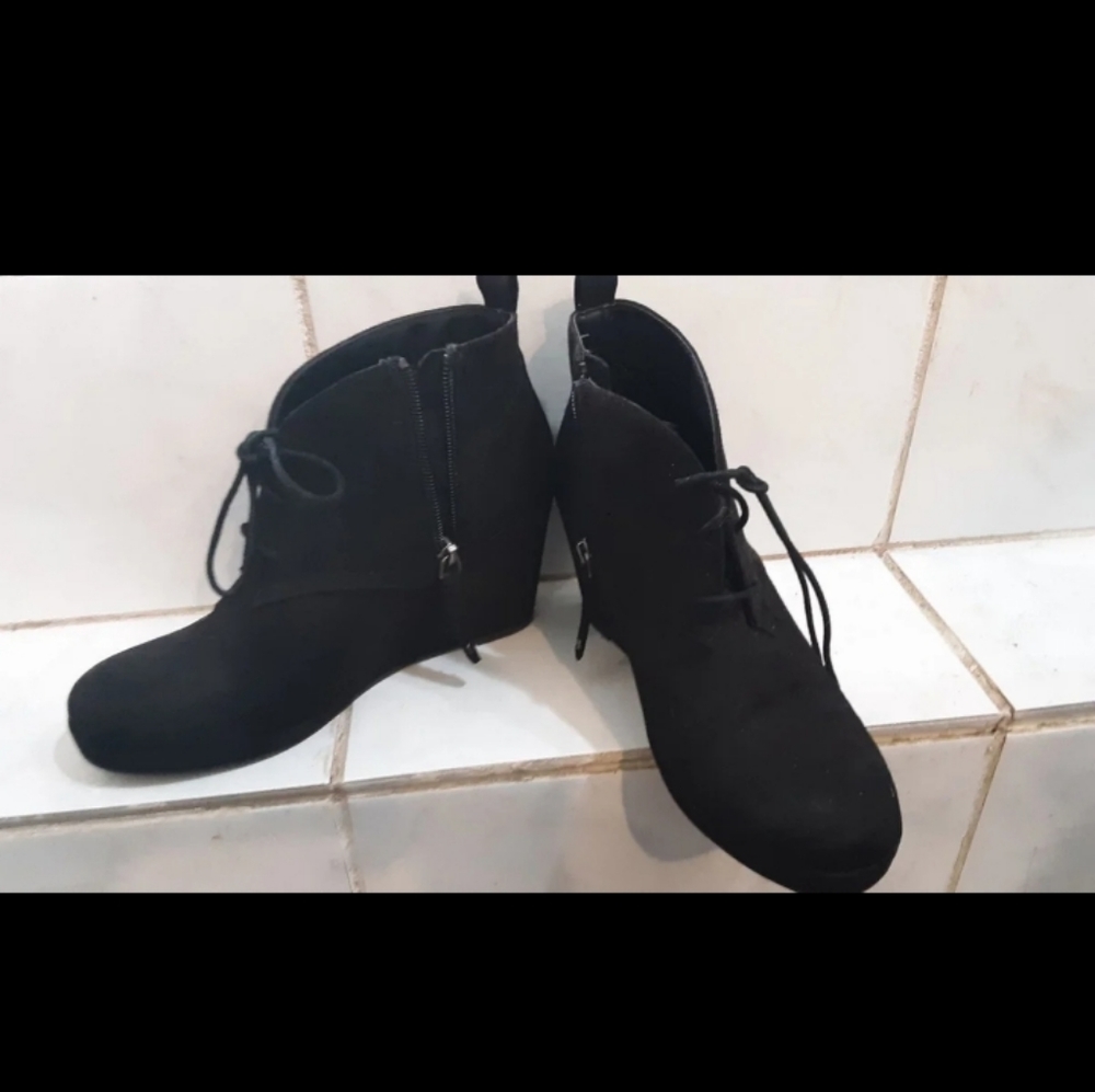 Size 7.5 black wedges